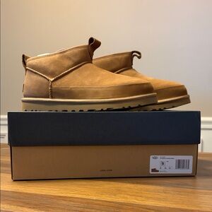 UGG Men's Tan Ankle Boots